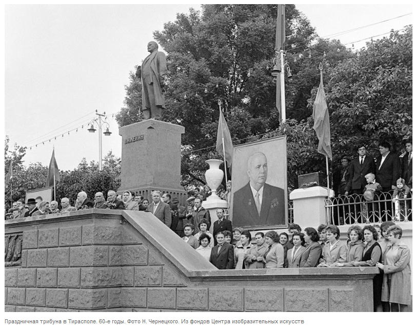 Праздничная трибуна